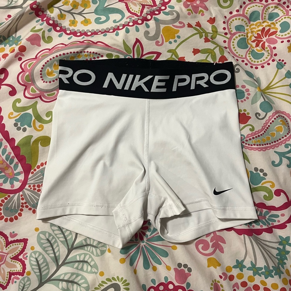 Women’s Nike Pros 3”